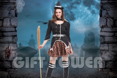 W-0214     Pretty Witch